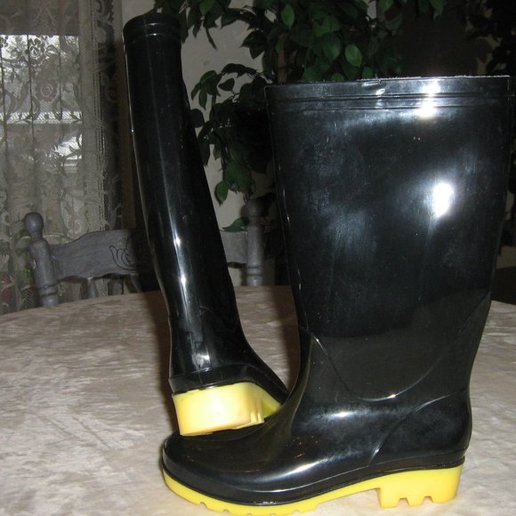 A Co Ladies Black And Yellow Rain Boots Size 7 $5.00 AS AN ADD ON - Picture 2 of 4